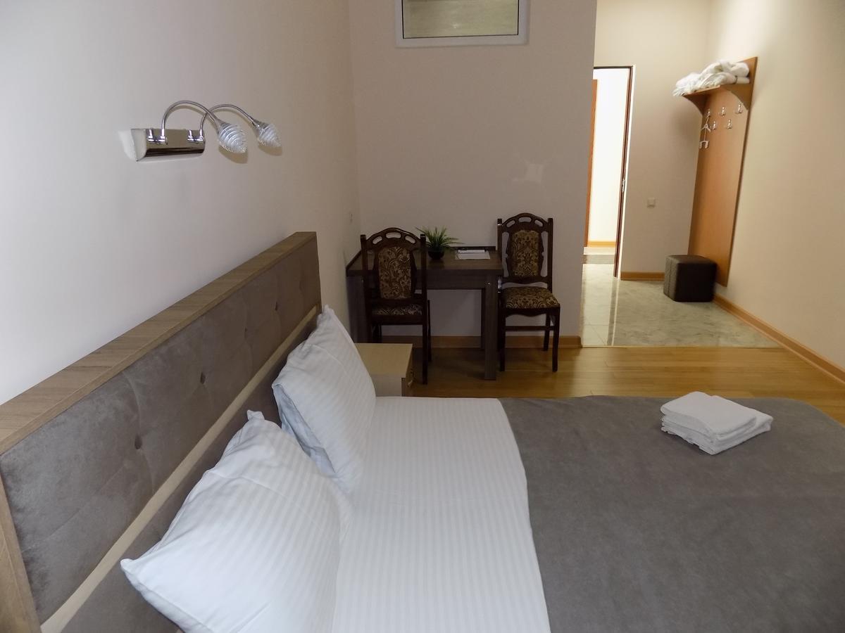 Hotel Mars Зугдиди Экстерьер фото